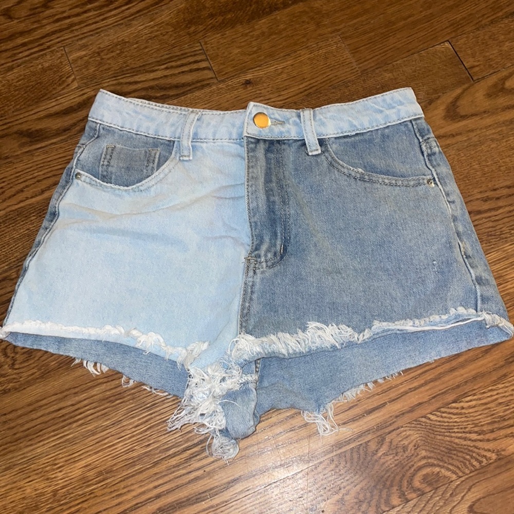 2 toned small women’s jean shorts